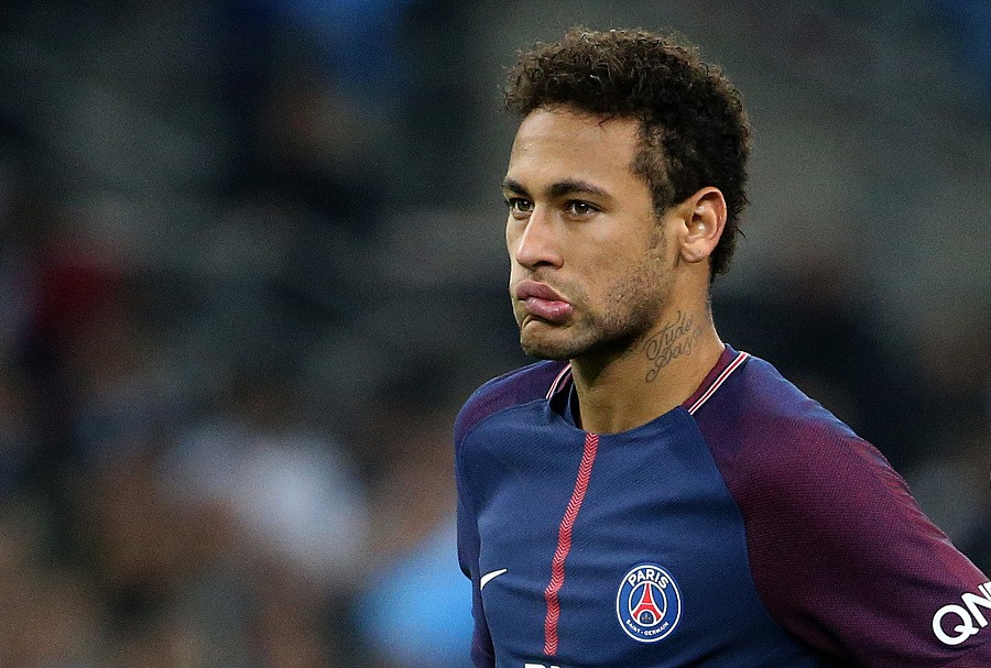 三连冠！上海海港加冕2025赛季中超冠军，摘下队史中超第四星