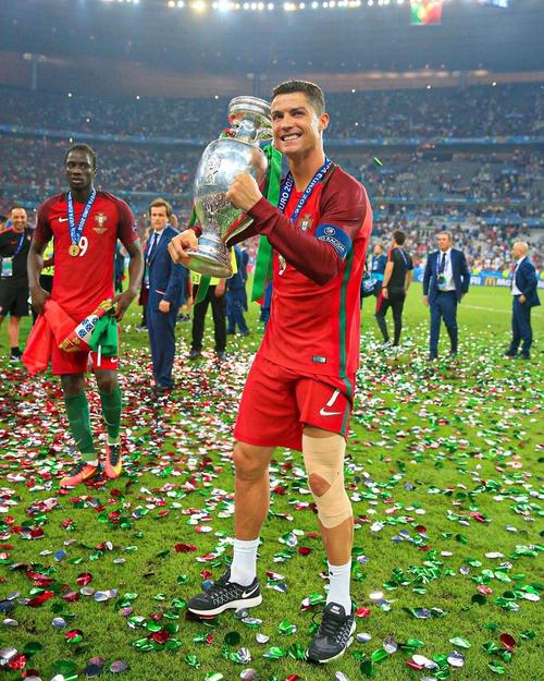 博主：今天中午河南队已抵达足协杯决赛地苏州，并进驻赛区（博主称：河南队今日中午抵达苏州足协杯决赛地，已进驻赛区）