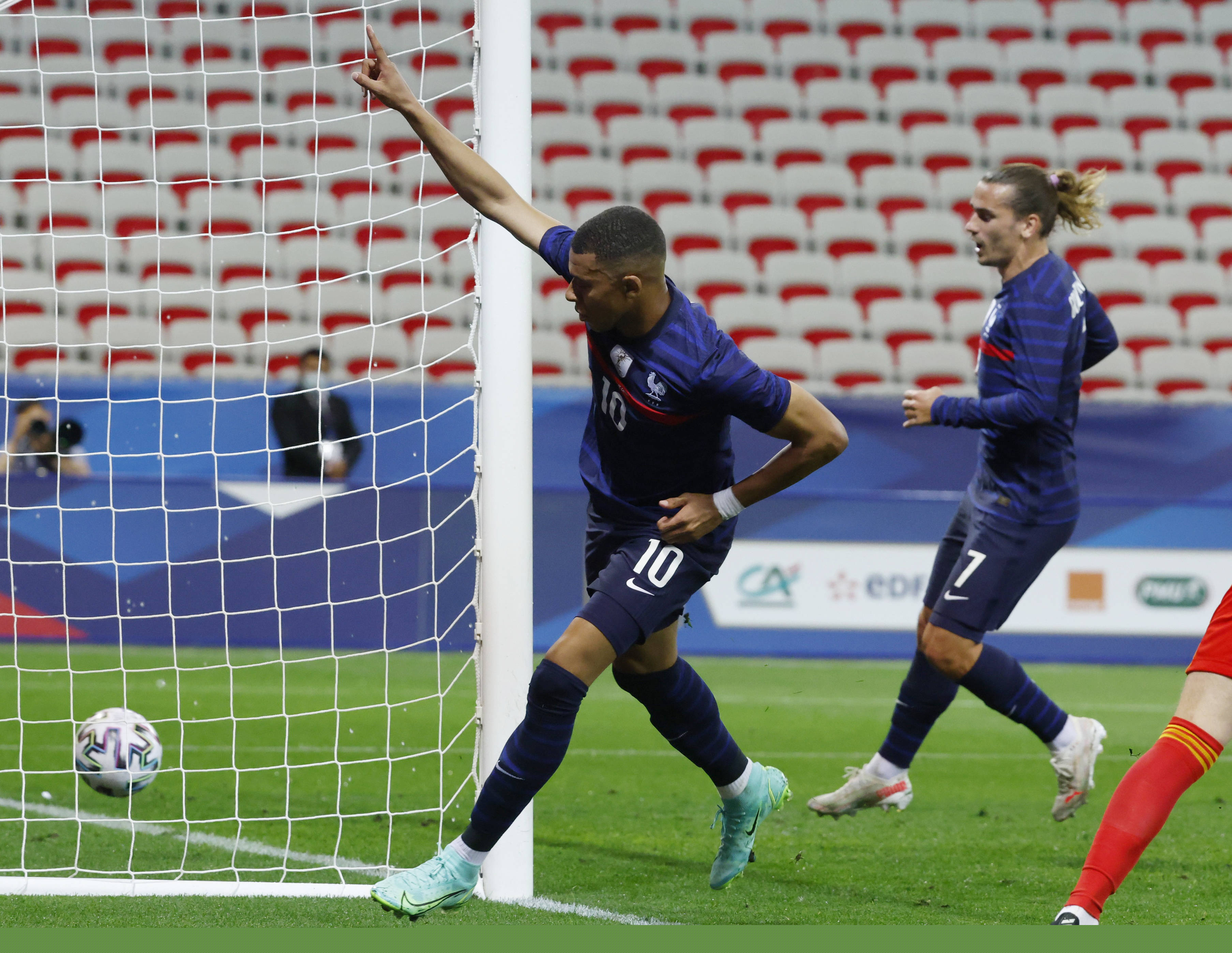 范弗里特：密集赛程与长途奔波是伤病率上升的主因（范弗里特直言：赛程过密与长途奔波导致伤病率攀升）