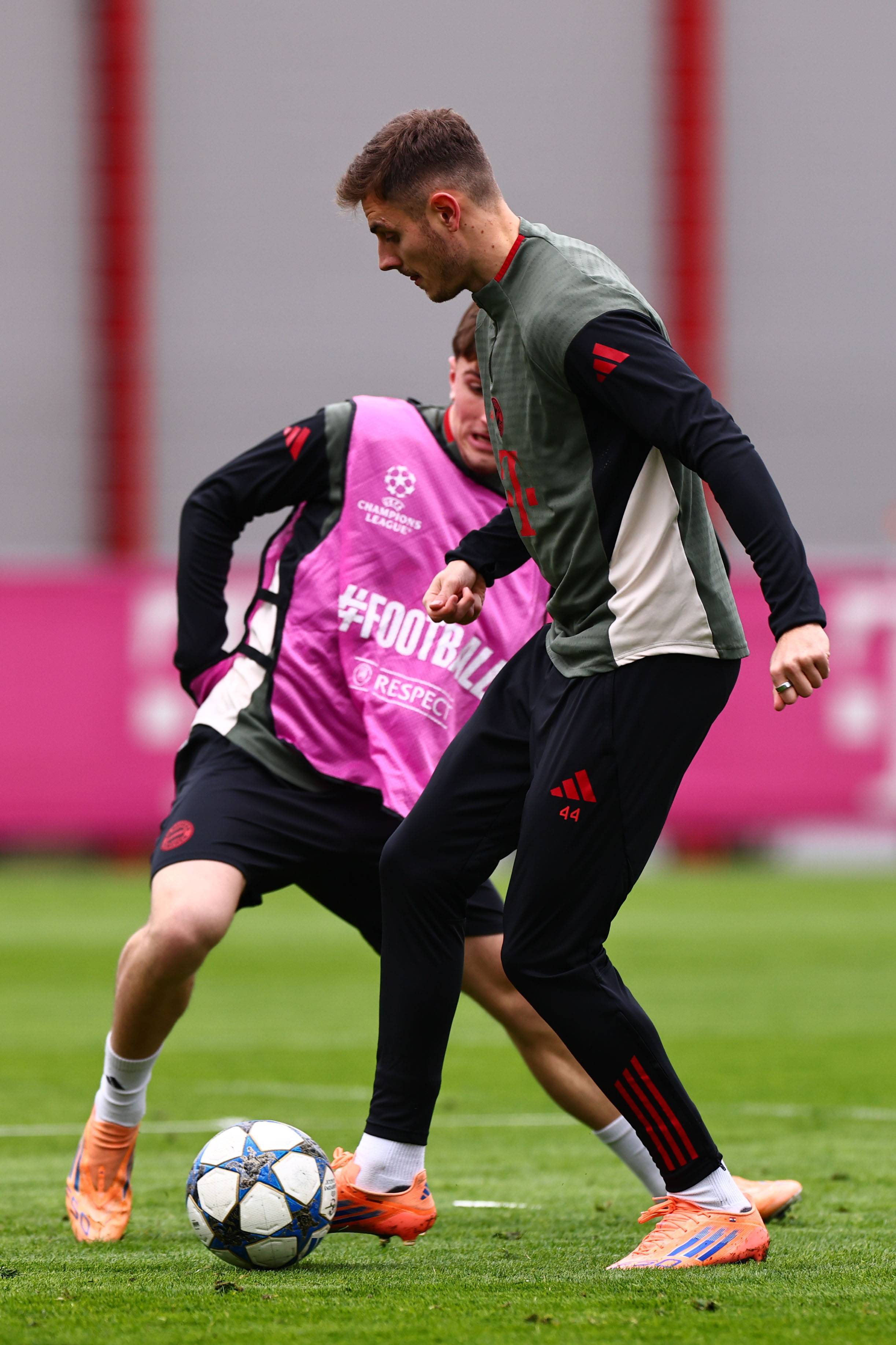 对手三连胜！悉尼中场尤利：已通过看录像分析珀斯特点（对手豪取三连胜，悉尼中场尤利：已通过录像研究珀斯打法与特点）