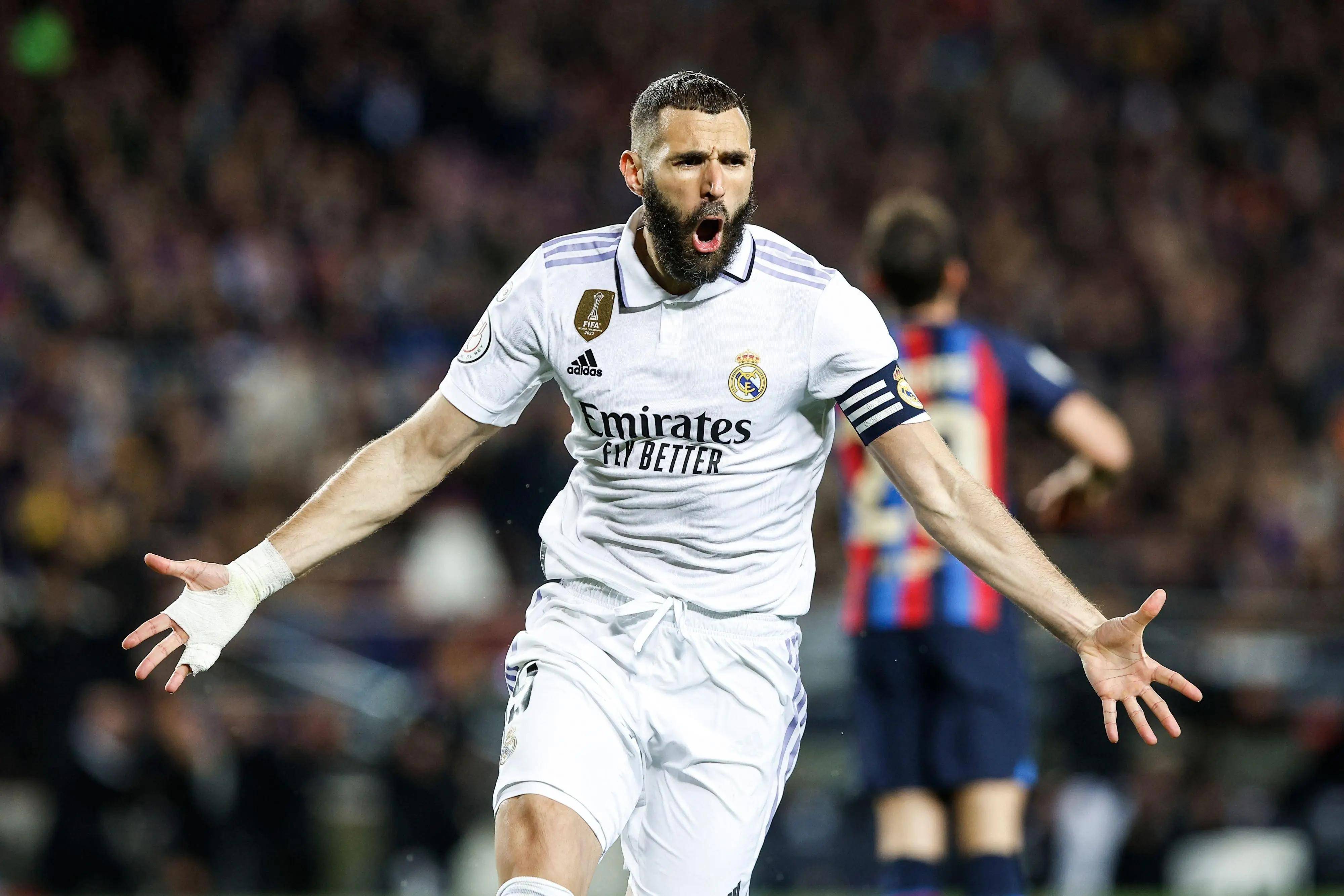 阿斯：维尼修斯希望继续为皇马效力，续约谈判已步入正轨（阿斯：维尼修斯愿留皇马，续约谈判进展顺利）