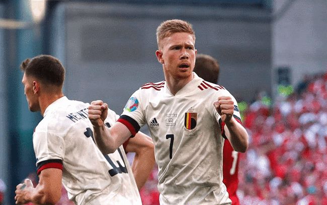 梅西特别金色签名款F50鞋将于夏季发布，引领2026世界杯潮流（梅西专属金色签名F50今夏发布，领衔2026世界杯新风尚）