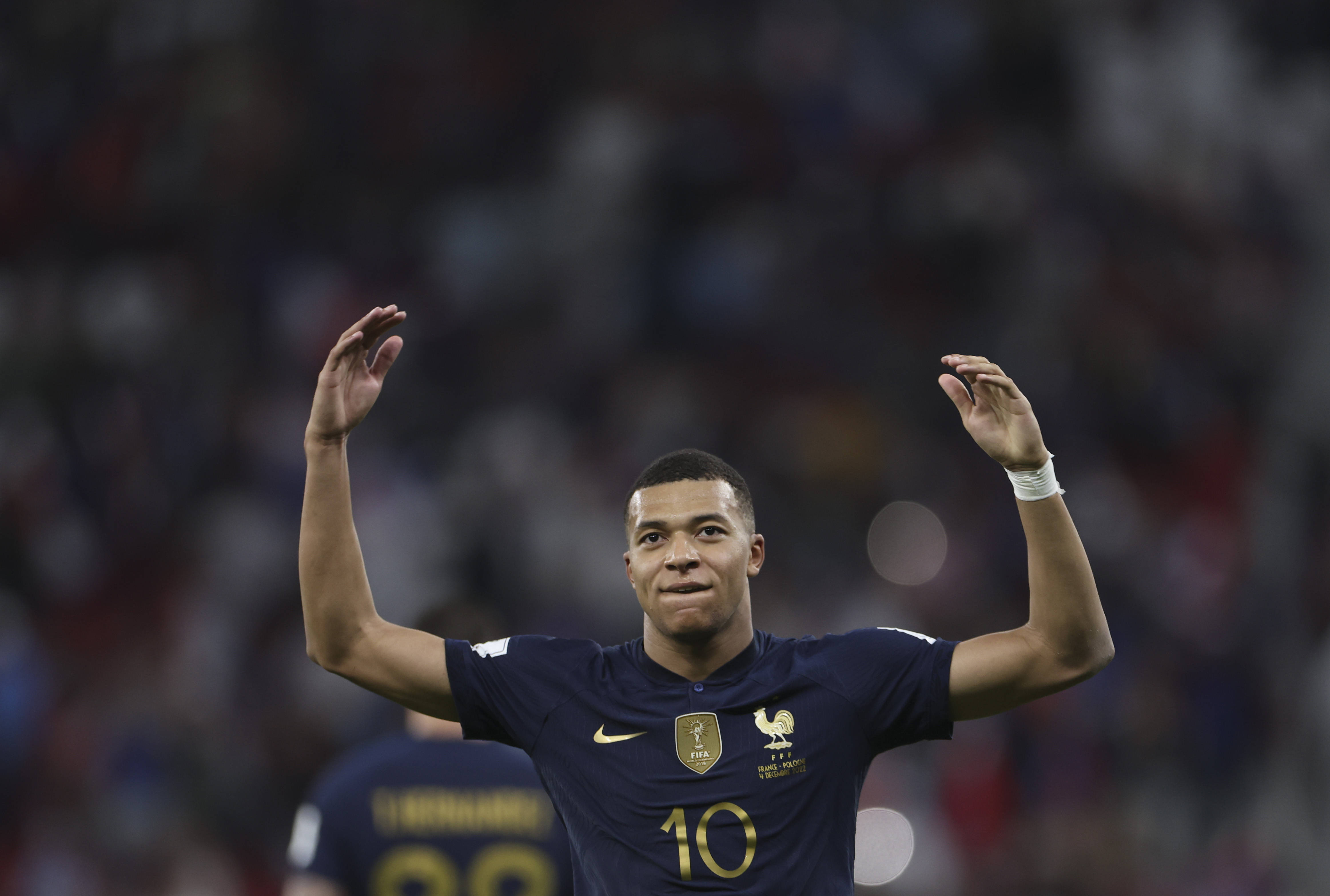 记者：佛罗伦萨球员不满基恩500万高薪，后者态度也存在问题（记者称佛罗伦萨更衣室不满基恩500万年薪，其态度问题亦引发争议）